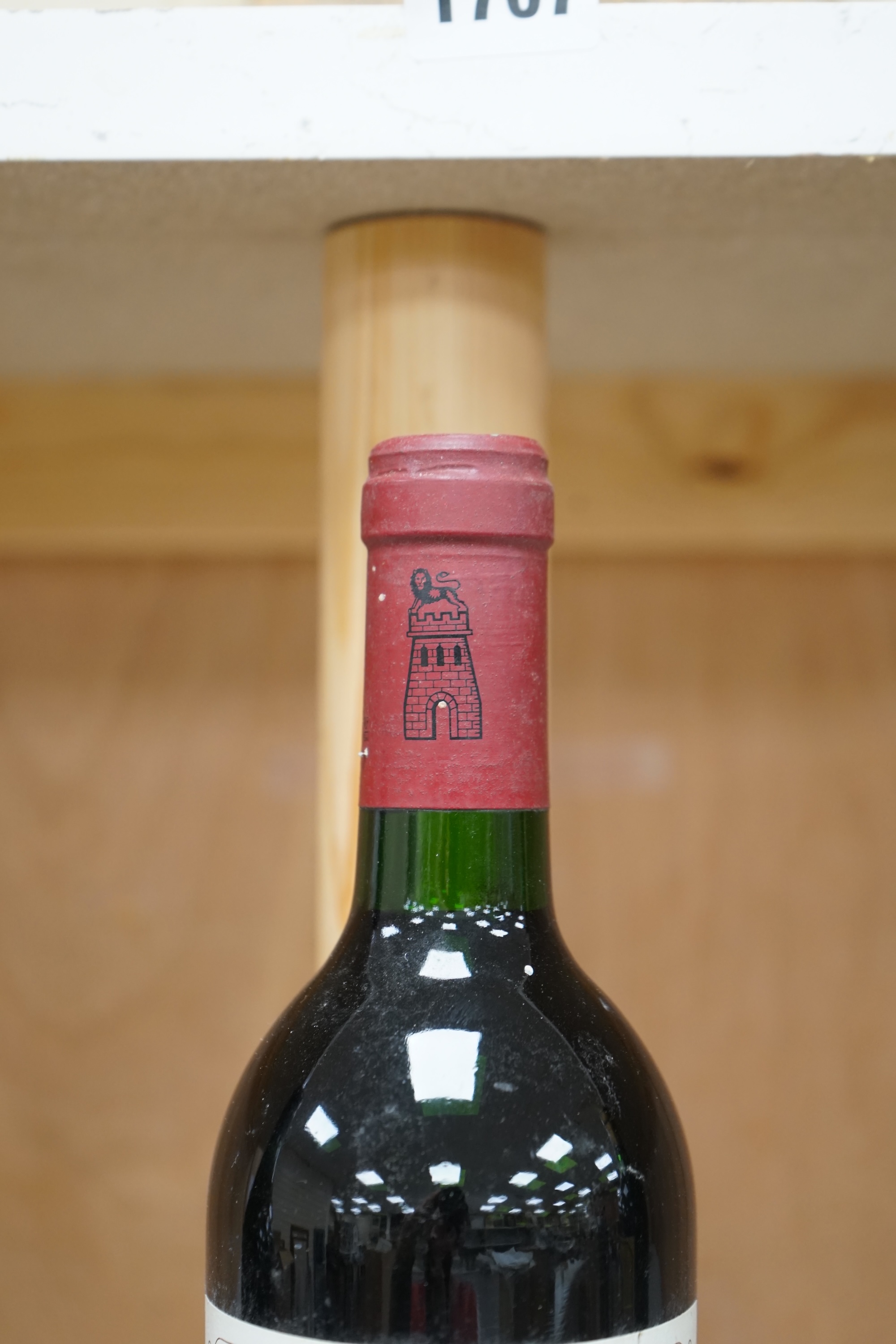 A bottle of 1988 Grand Vin de Latour red wine. Condition - fair to good.